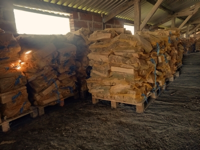 Stock de bois de chauffage stocke bois chauffage luitré fougères