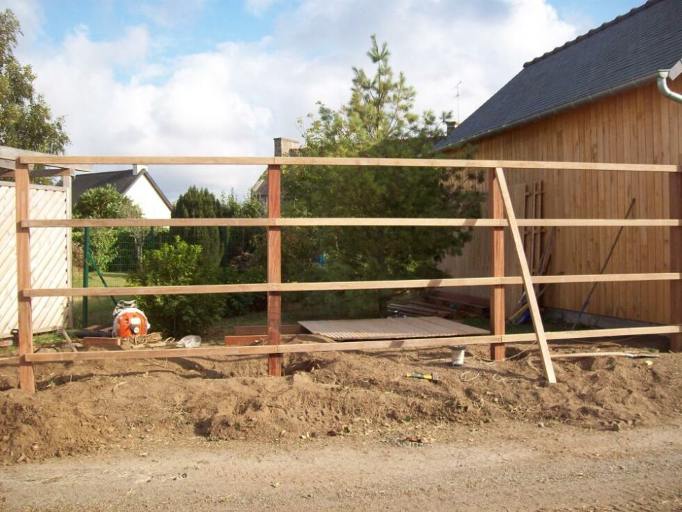 Structure pour clôture demi rondins en châtaignier Lancieux bois exotique