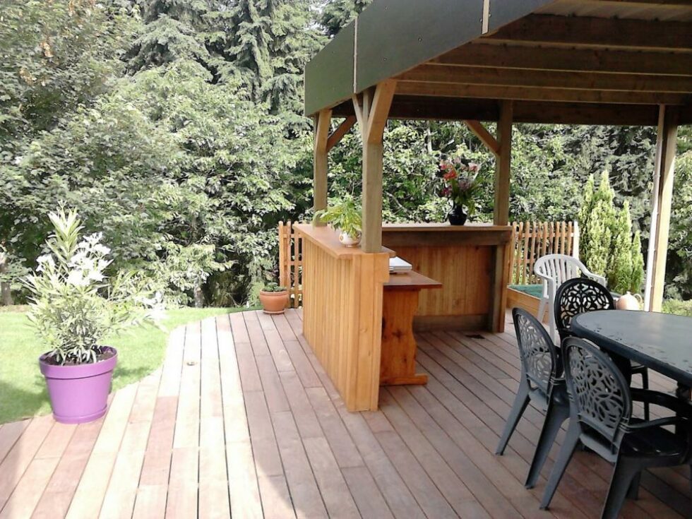 terrasse cumaru cuisine d'ete autour de fougeres bretagne