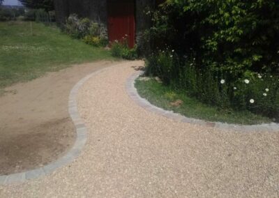 Cours, allées et terrassement