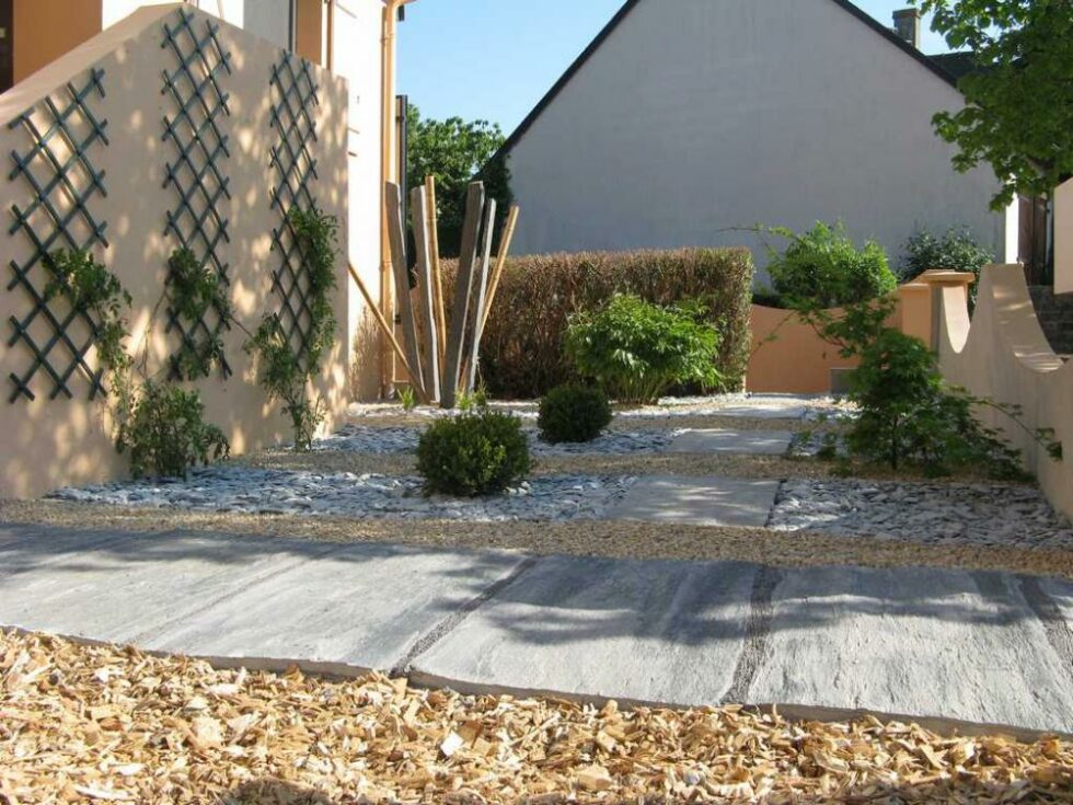 Dalle d'ardoise et paillage minéral à Fougères